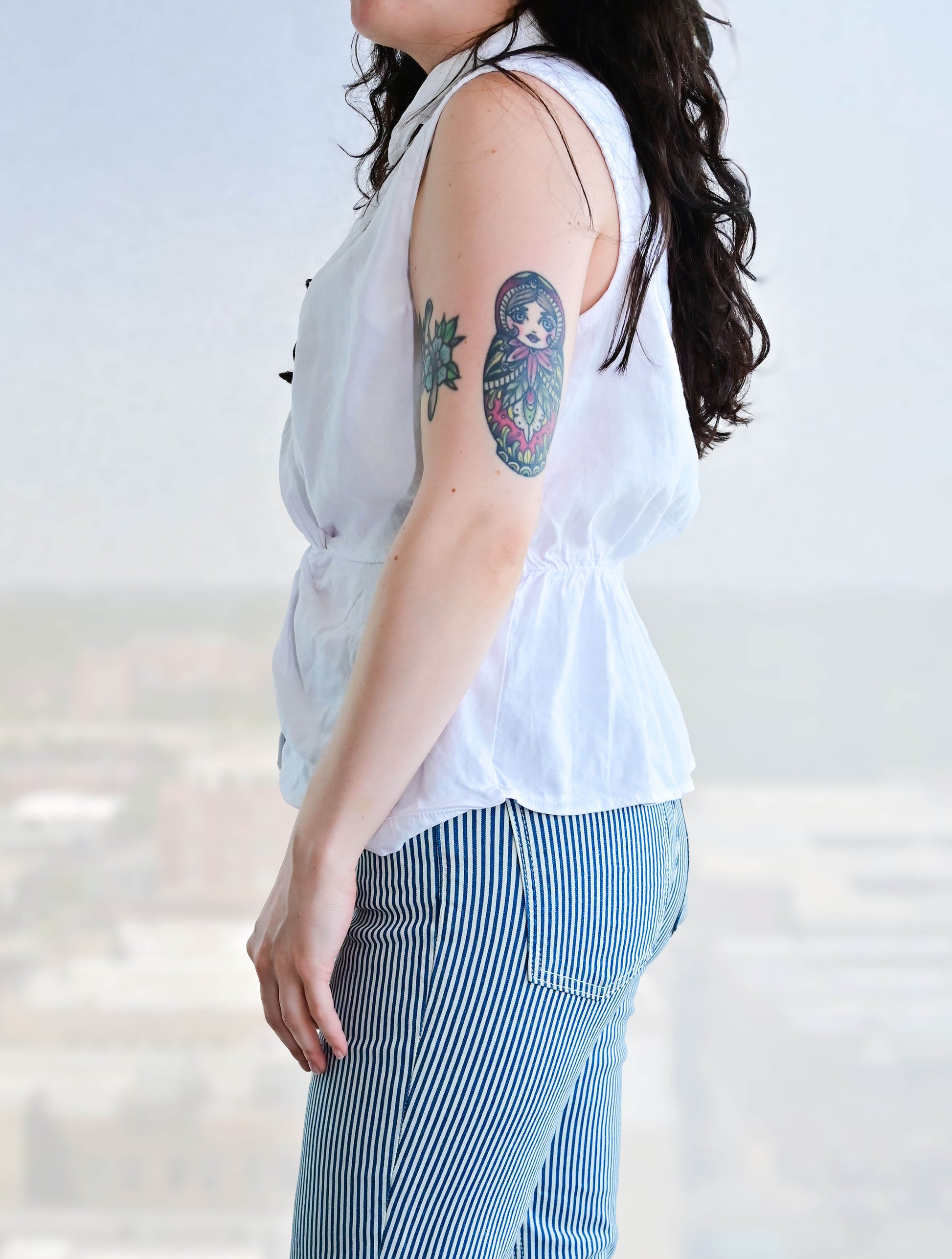 Kut From The Kloth Sara Sleeveless Top With Twist And Shirt Collar