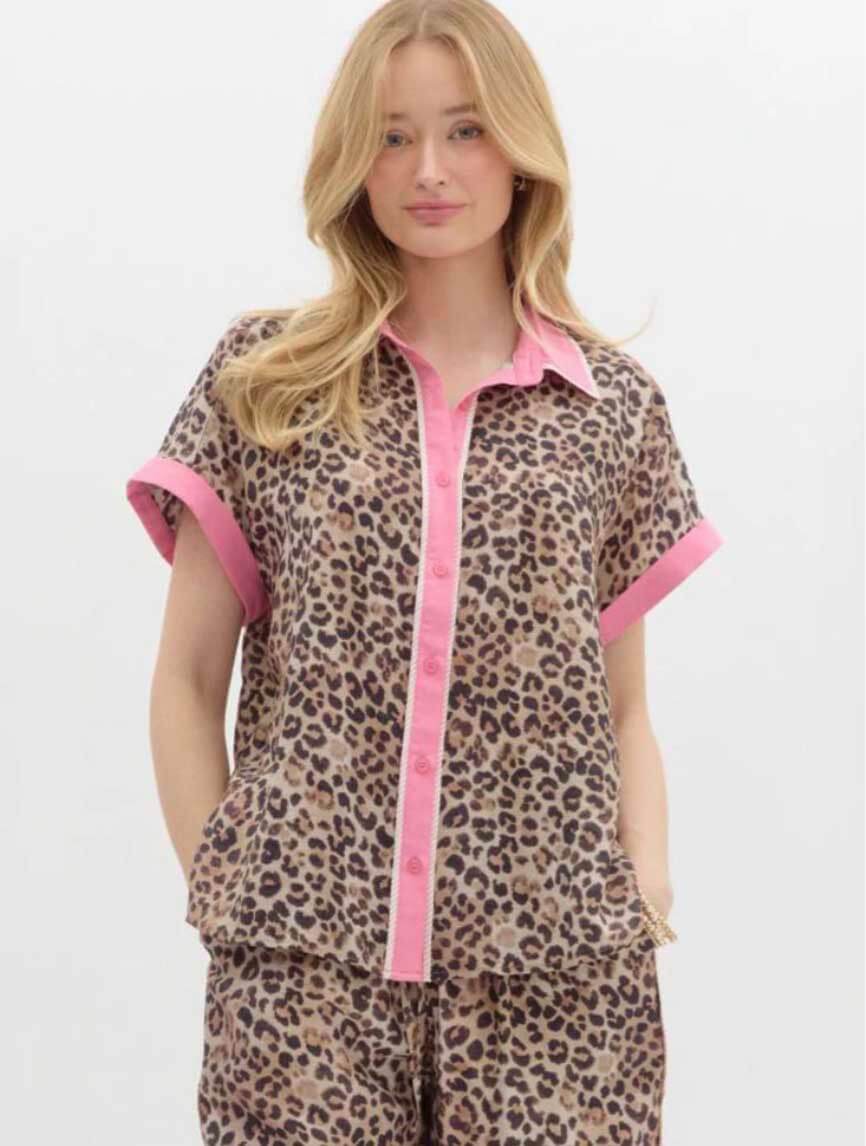 Leopard Print Short Sleeve Top with Contrasting Collar