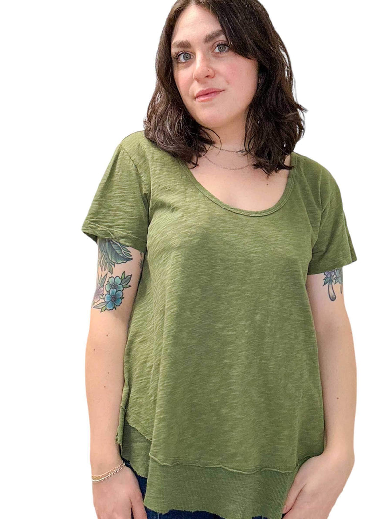 Short Sleeve Scoop Neck Tee in Mountain Moss