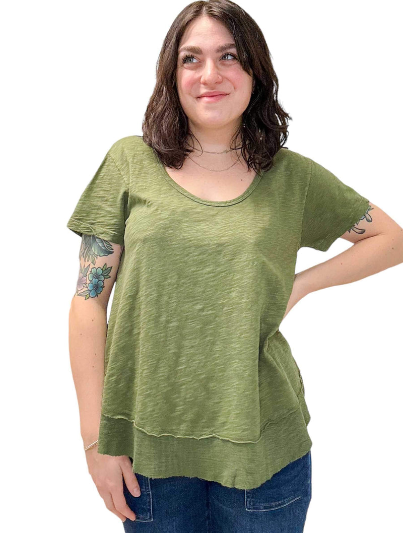 Short Sleeve Scoop Neck Tee in Mountain Moss