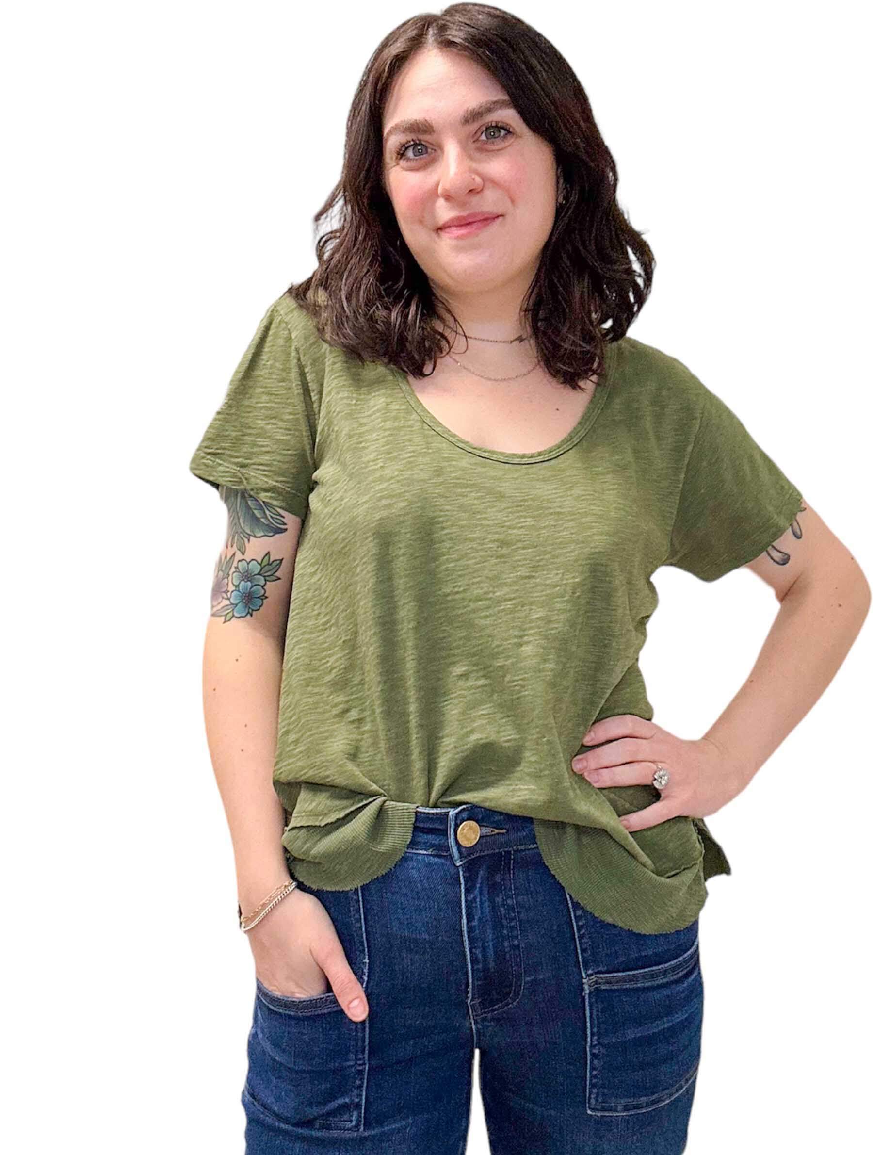 Short Sleeve Scoop Neck Tee in Mountain Moss