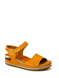 On Foot 203 Tucson Sandal in Mostaza