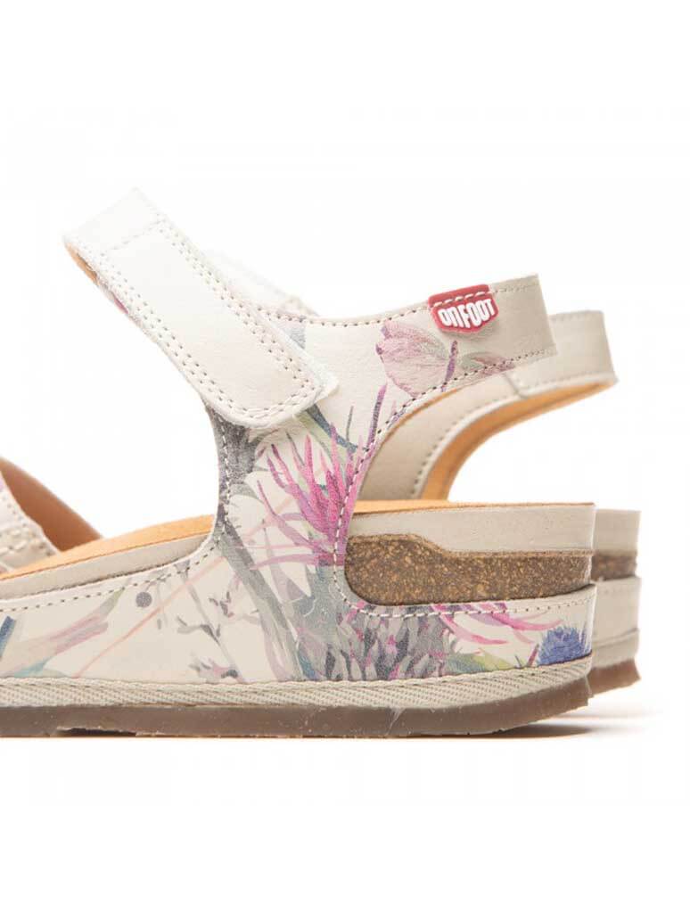 On Foot 213 Sandal in Floral Hielo/Ice